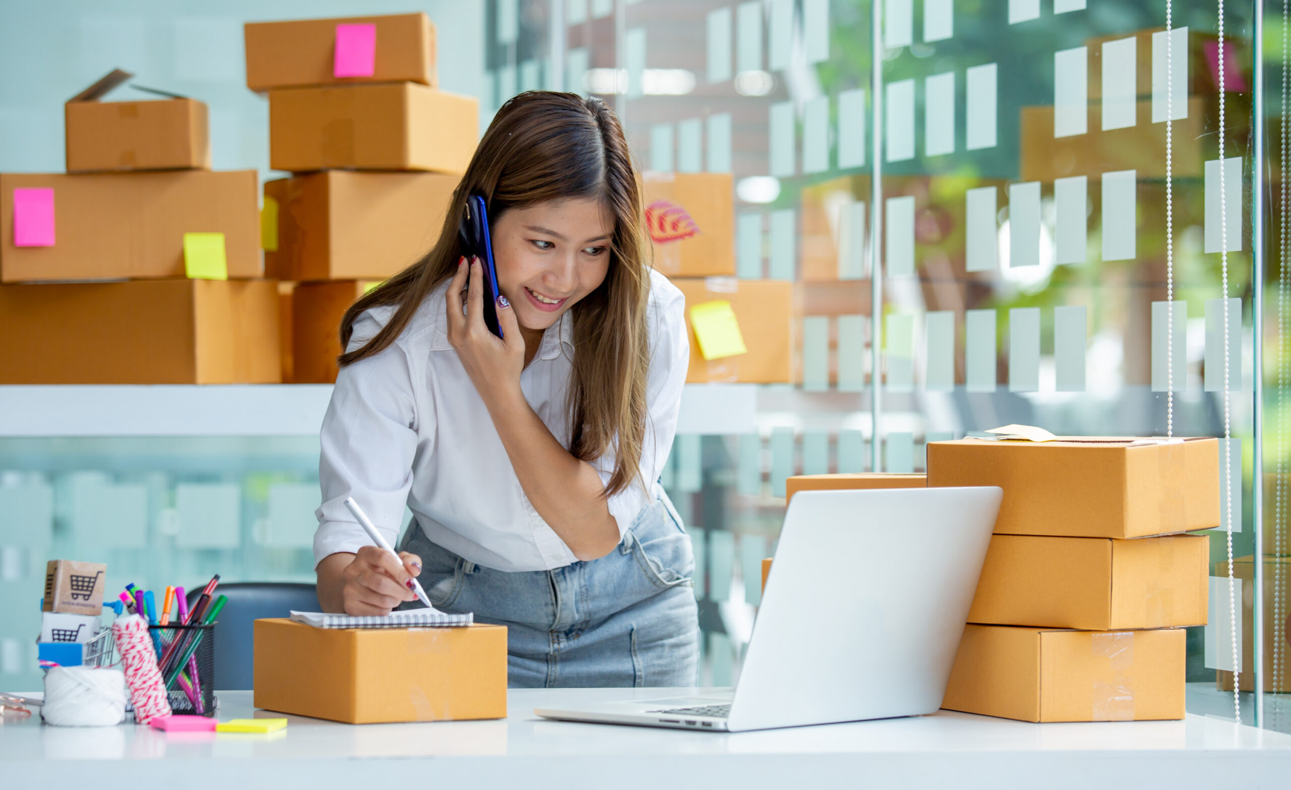 Девушка продавец