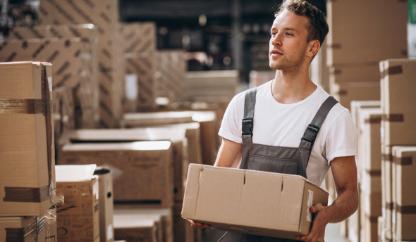 Работник склада