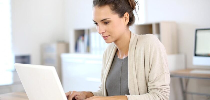 Работа за ноутбуком