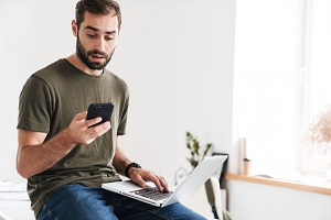 Мужчина с телефоном