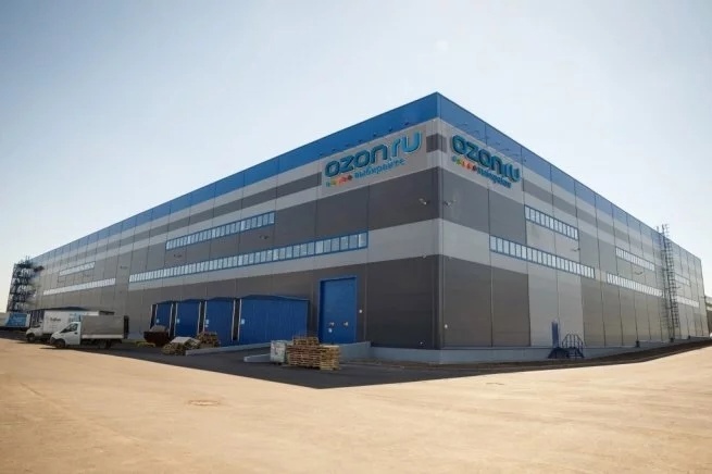 Фото склада товаров Ozon