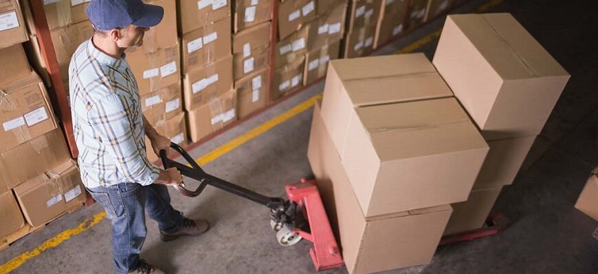 Грузчик на складе