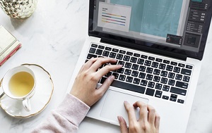 Работа за ноутбуком