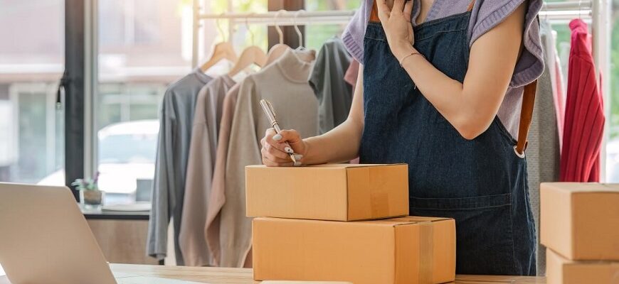 Женщина продавец