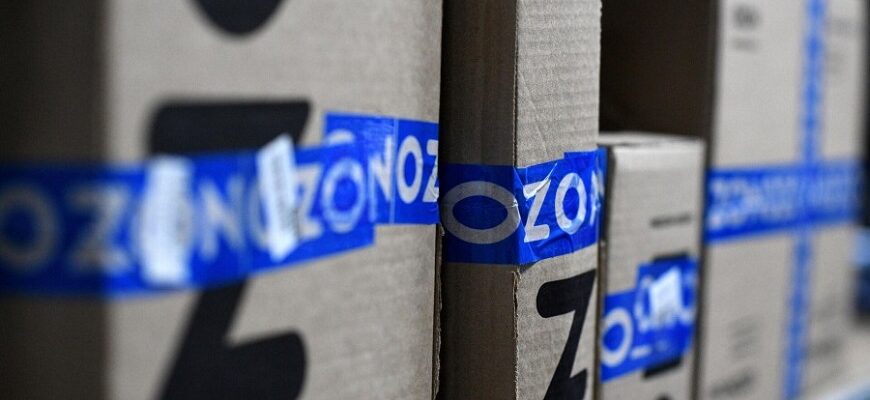 Фото коробок с товаром Ozon