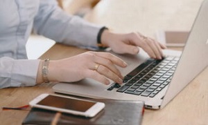 Работа за ноутбуком