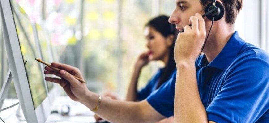 Работники службы поддержки