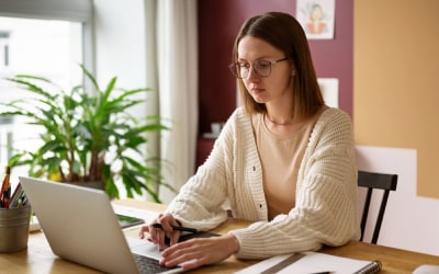 Девушка на рабочем месте