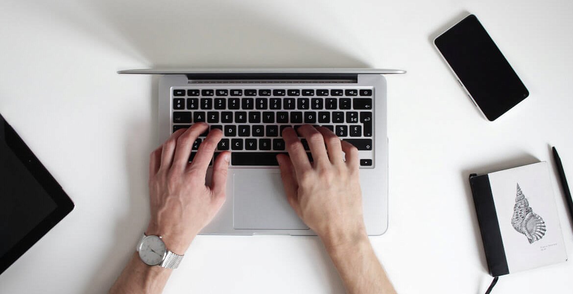 Работа за ноутбуком