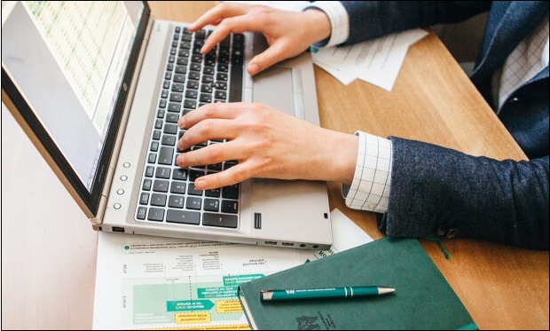 Мужчина менеджер